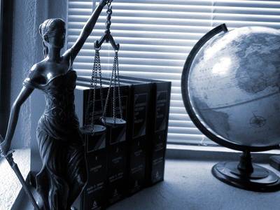 wet-pixalady-justice-2388500-640-small